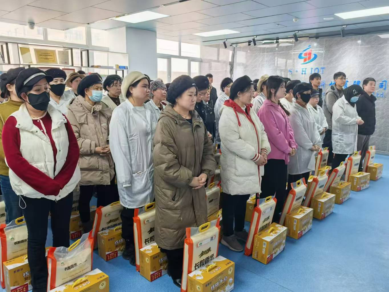卡立方集团宁夏分公司RFID智能卡工厂开斋送暖 共筑和谐企业家园